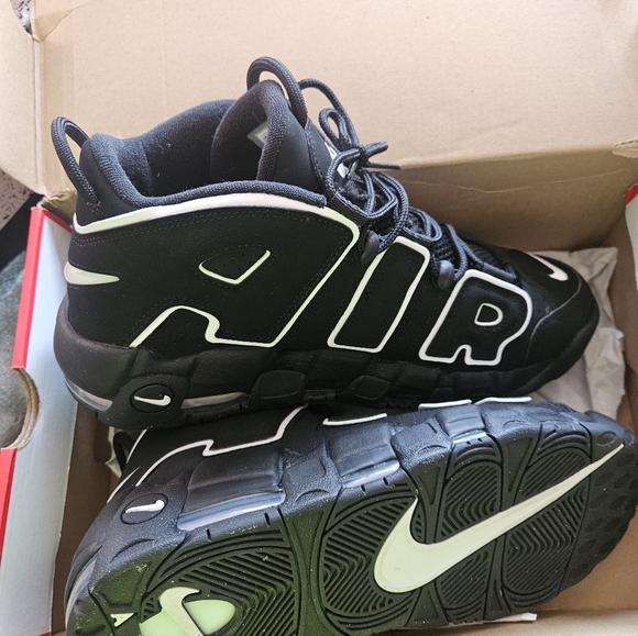 Nike - Picture 3 of 6